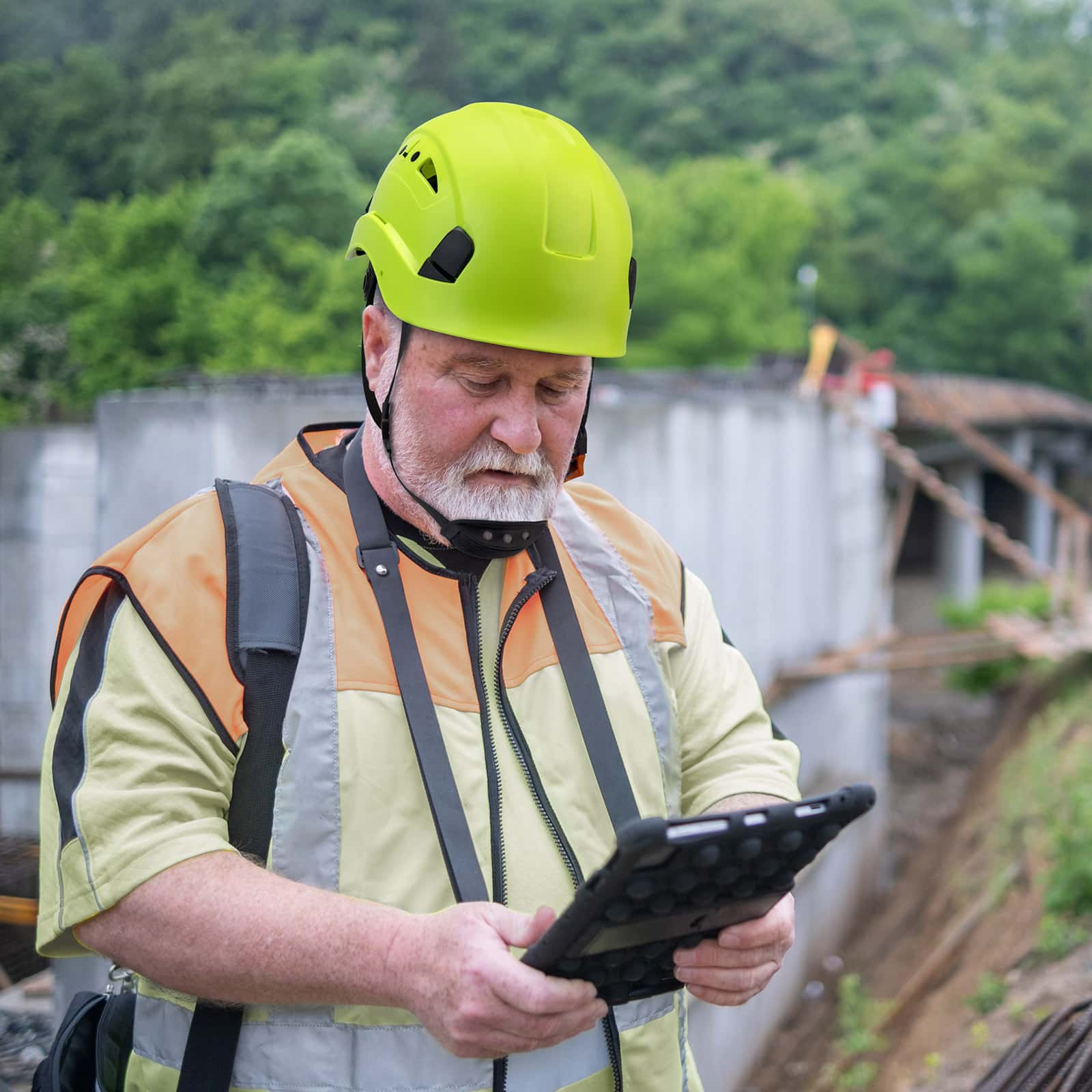 KAYGO KG601 Safety Helmet with Adjustable Fit, Chin Strap, and Vented ABS Shell for Construction and Industrial Use