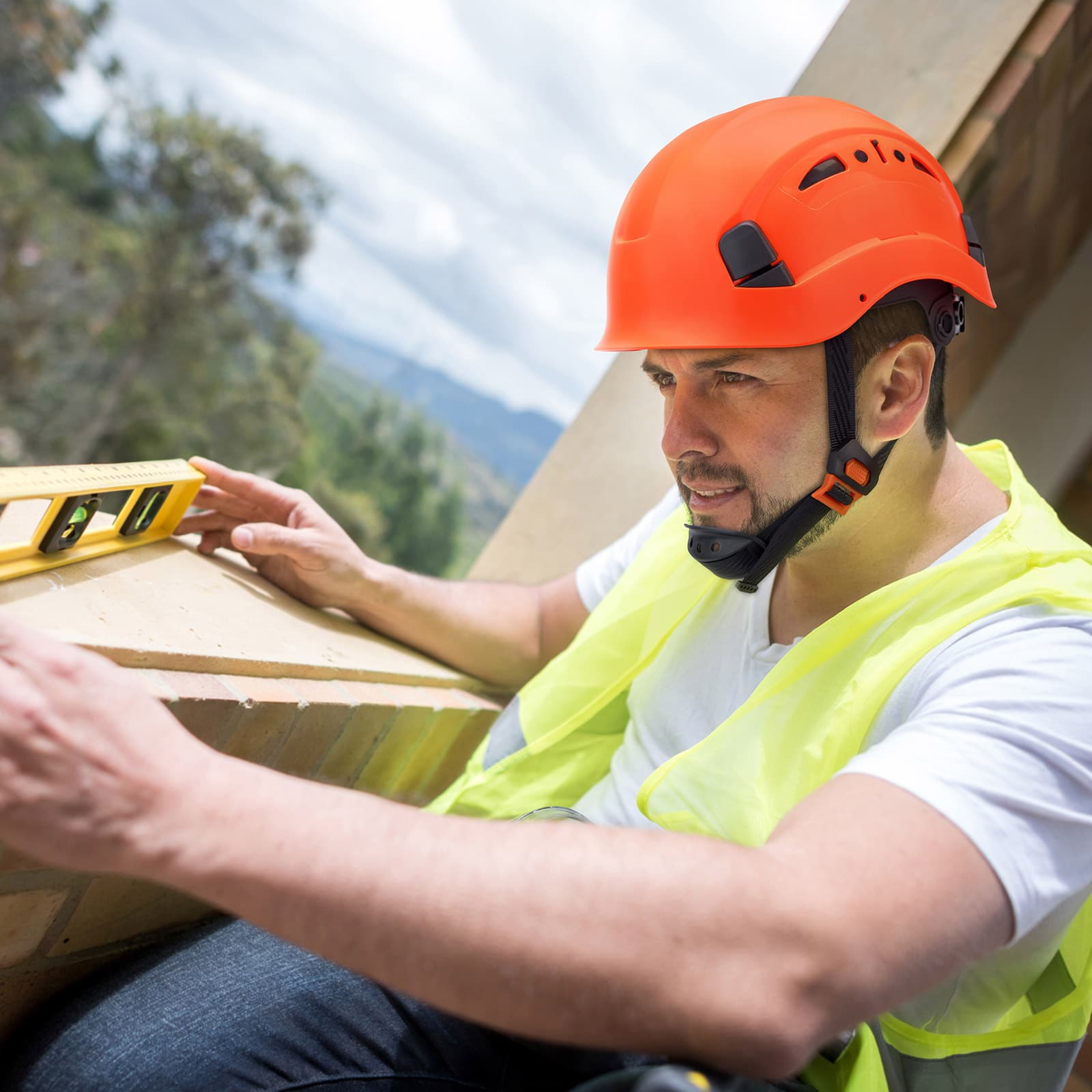 KAYGO KG601 Safety Helmet with Adjustable Fit, Chin Strap, and Vented ABS Shell for Construction and Industrial Use