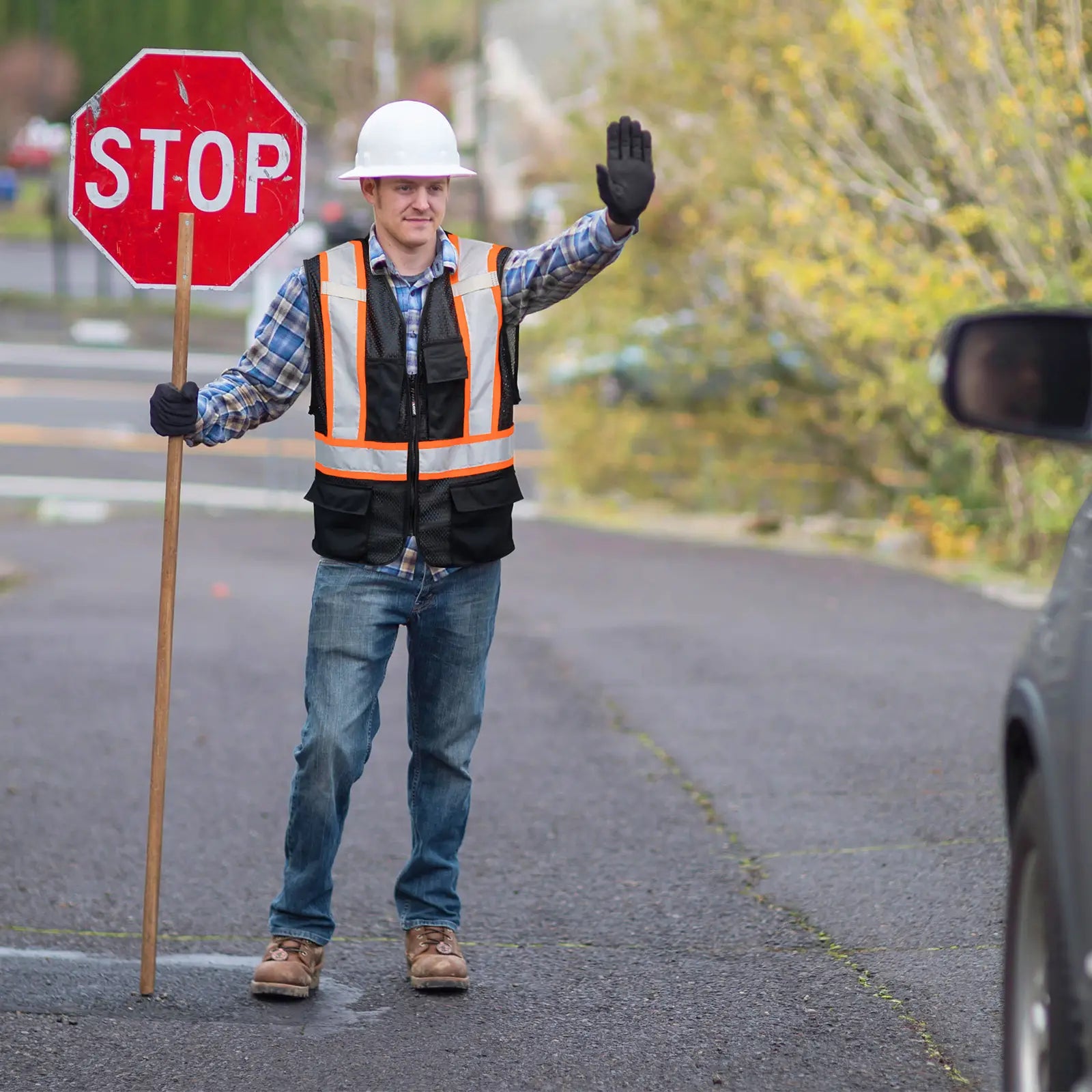 KG0100 High Visibility Vest  ANSI Type R Class 2 Reflective Vest with Pockets and Zipper